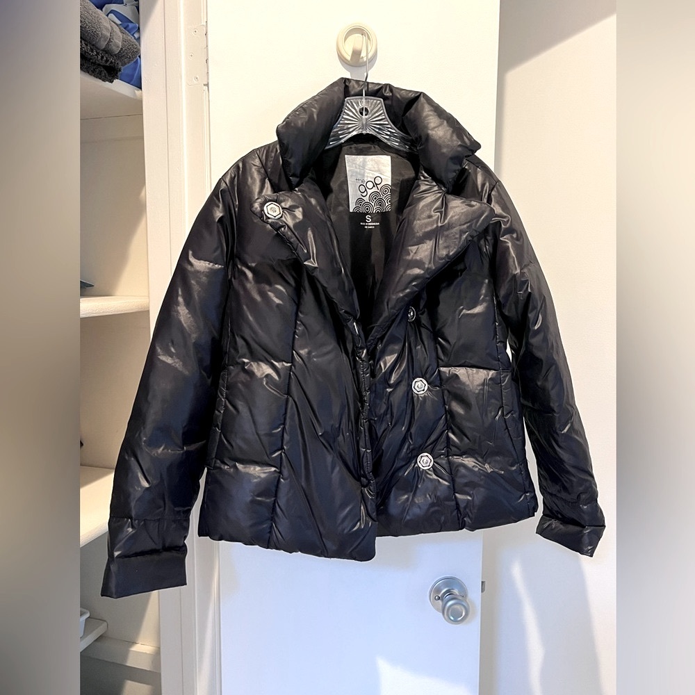 Women’s black puffer GAP winter jacket